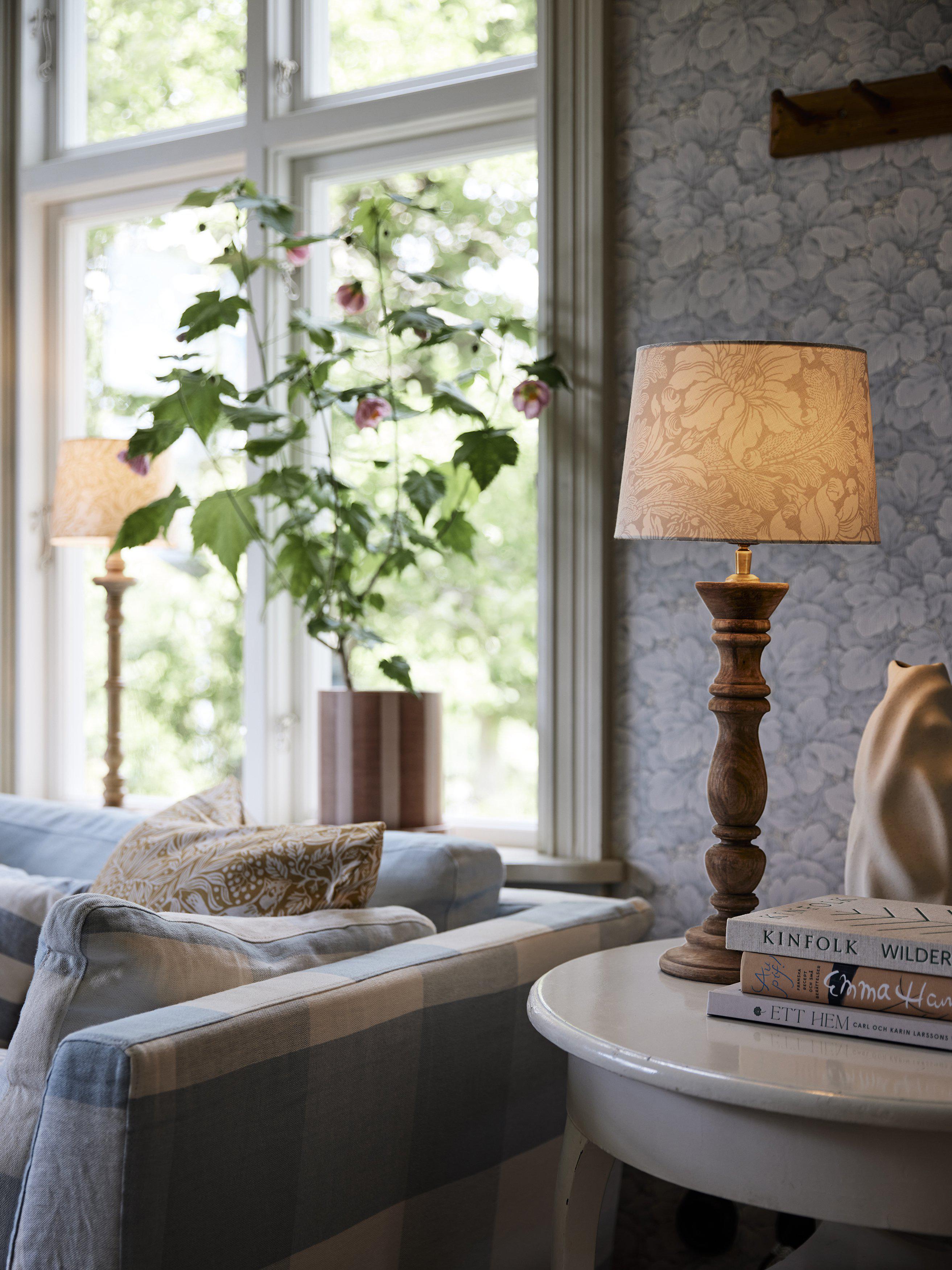 PR Home Lodge bordslampa Acanthus