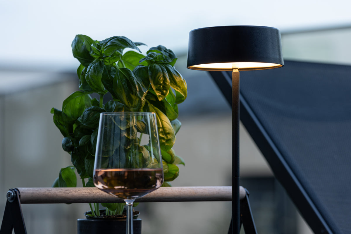 Venture Home Tern Bordslampa svart