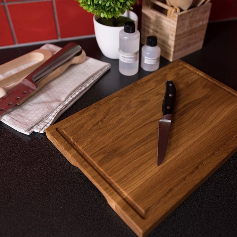 AT-line skärbräda 350x250x22mm i oljad ek med spår och handtag