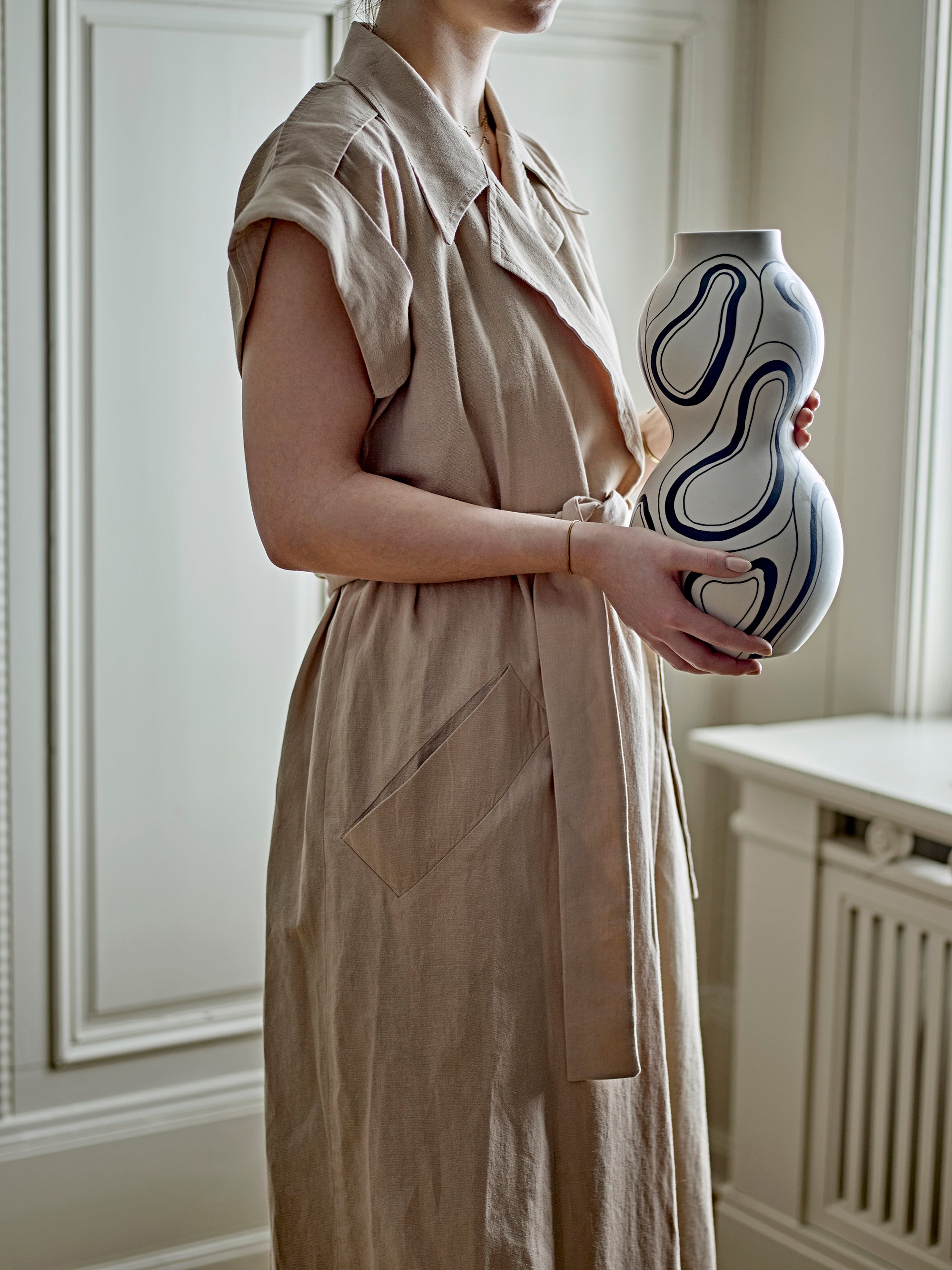 Bloomingville NICOLA Vas, Svart, Stengods