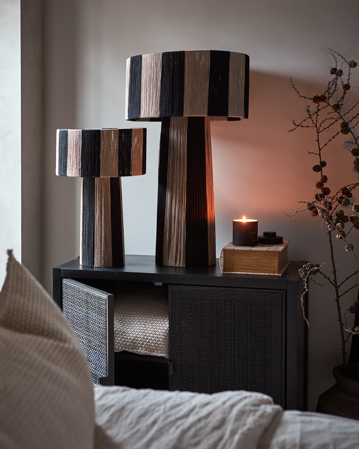 Affari Of Sweden JULLAN Bordslampa L, Svart/natur