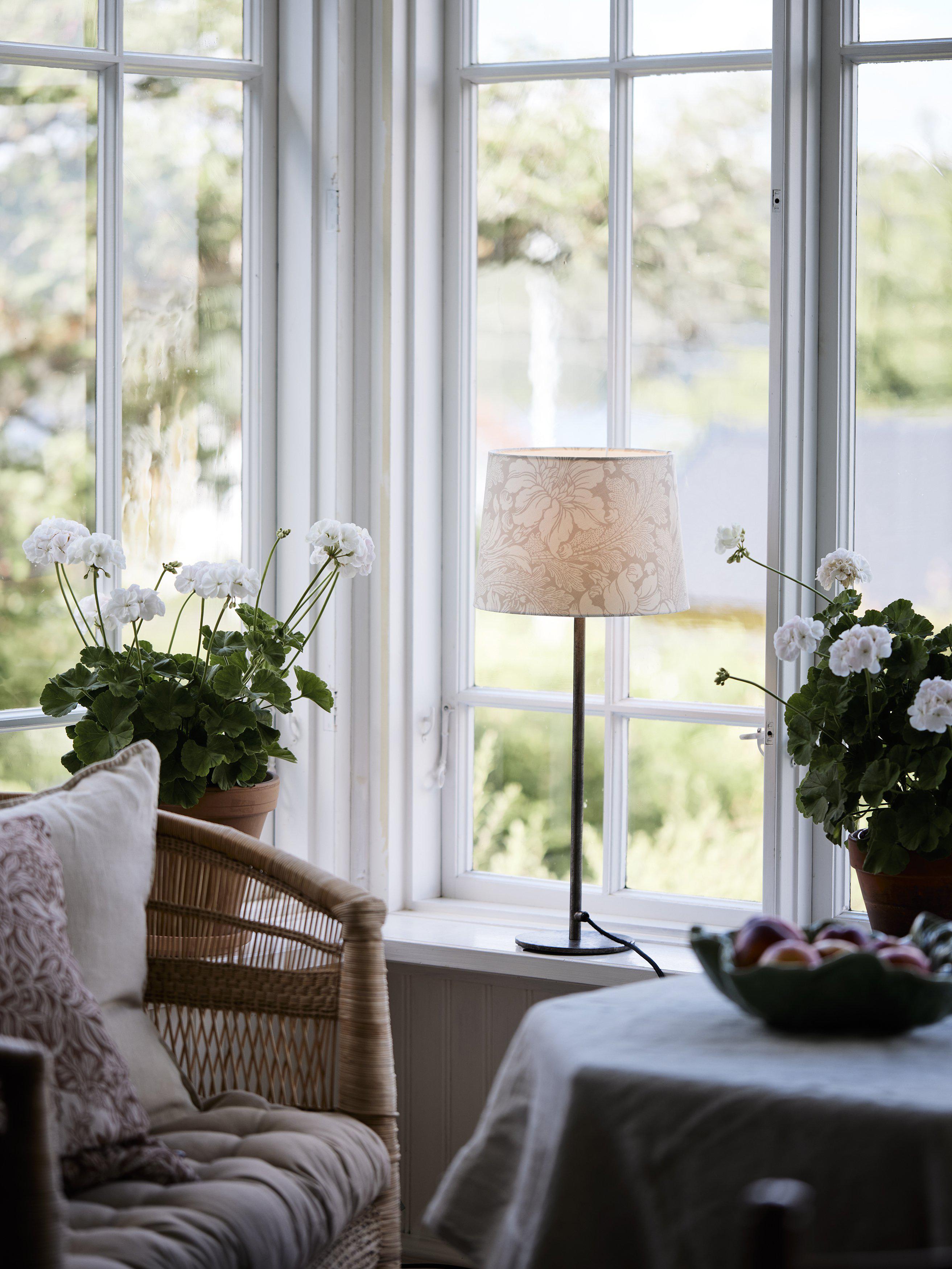 PR Home Base bordslampa Acanthus