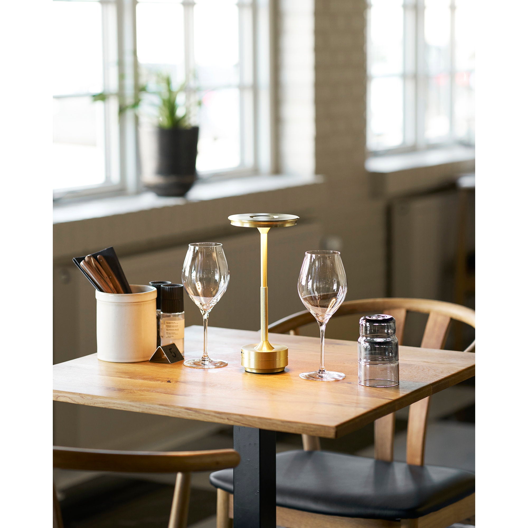 House Nordic Lyneham Bordslampa Brass
