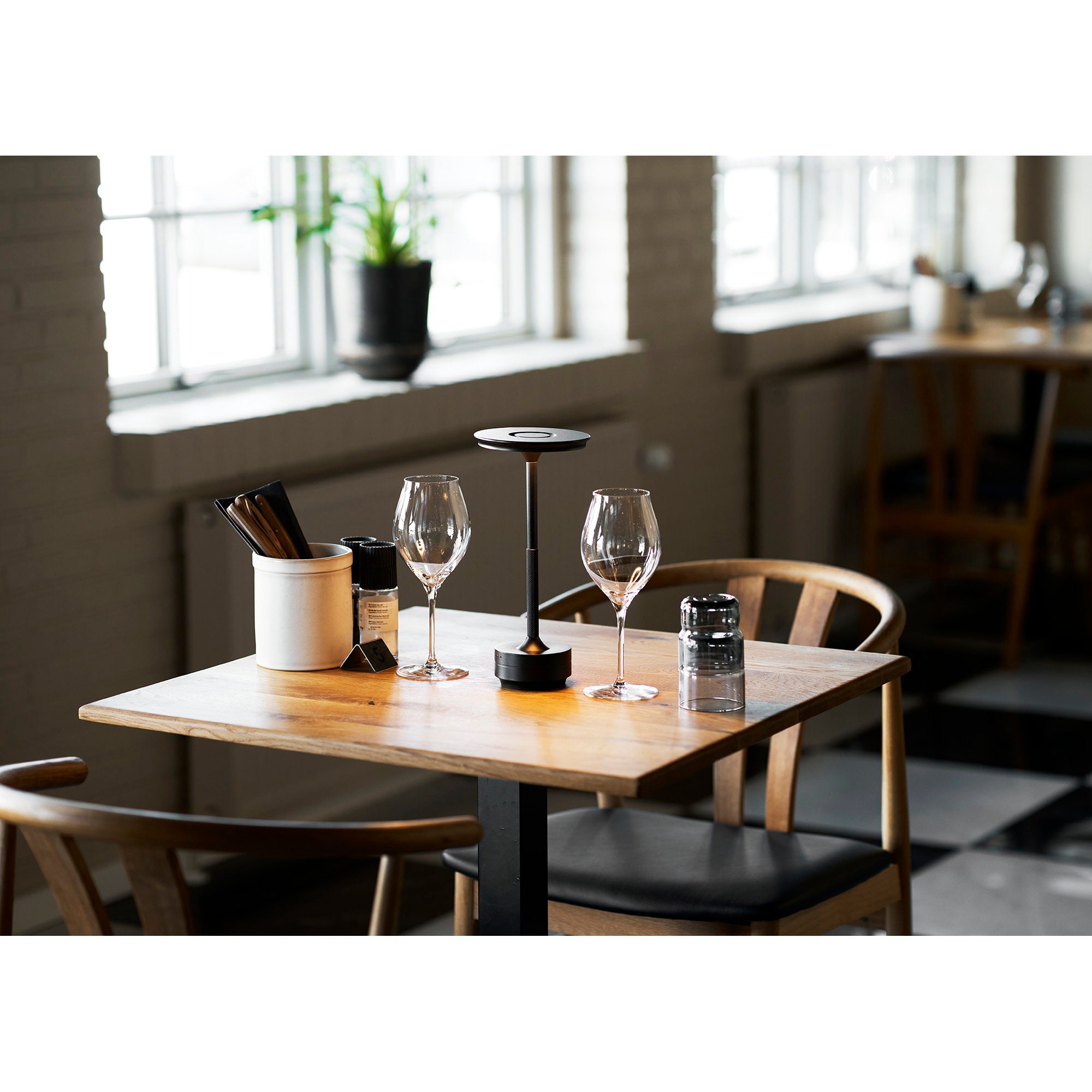 House Nordic Lyneham Bordslampa Svart