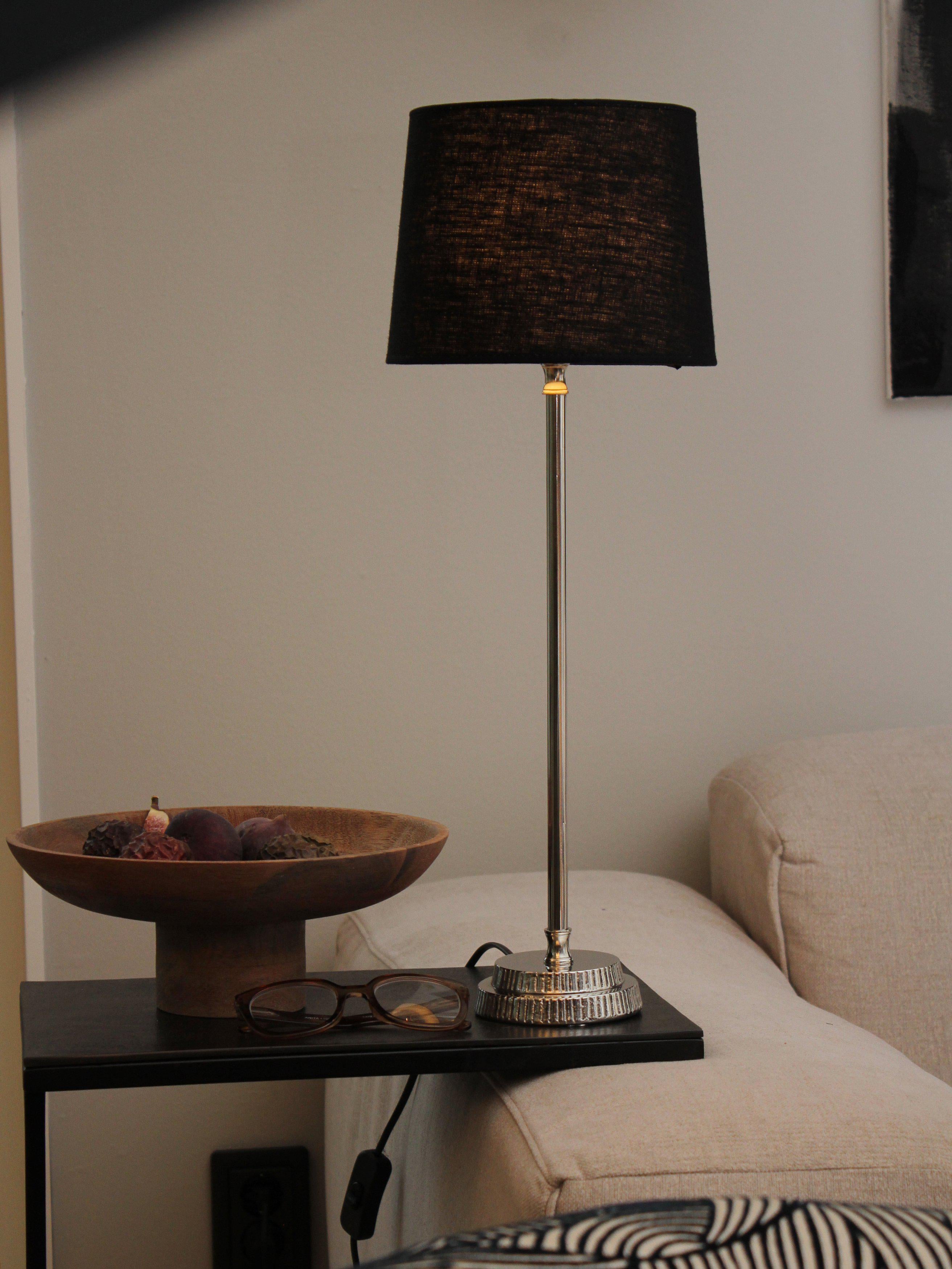 PR Home Kent bordslampa med svart skärm 59cm