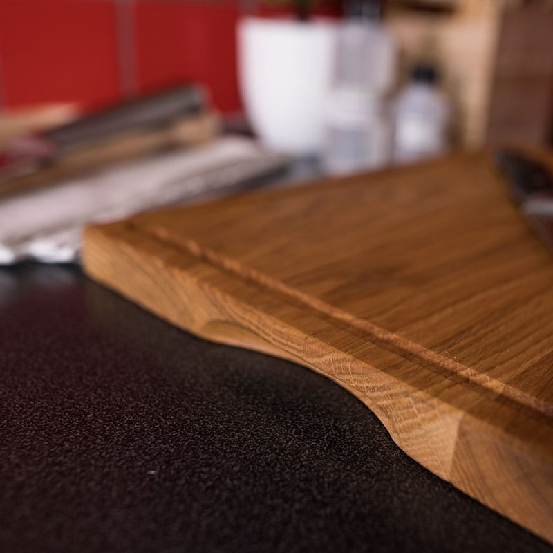 AT-line skärbräda 350x250x22mm i oljad ek med spår och handtag