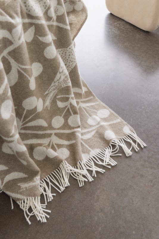 Almedahls Körsbärsträdgården, pläd, brun off white