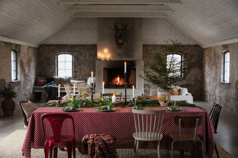 Almedahls Korg, duk, röd, 145x250cm