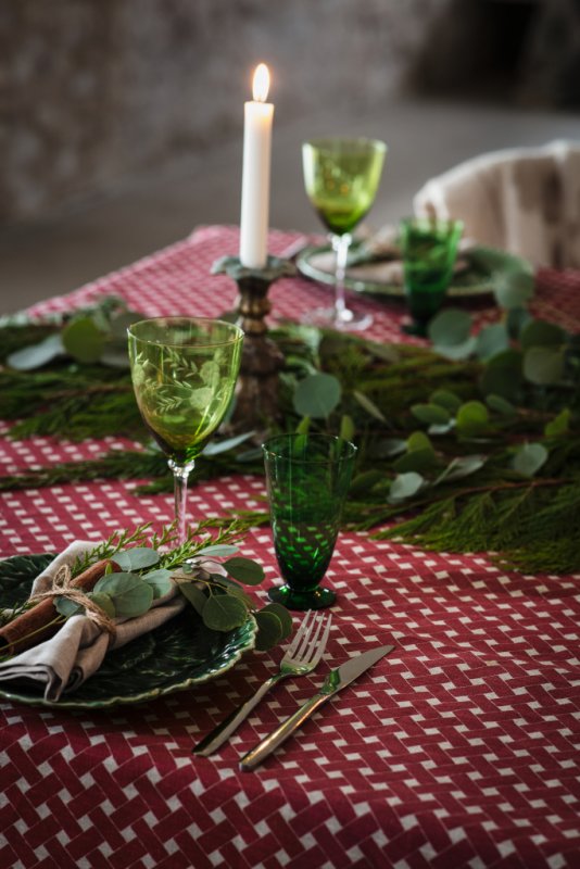 Almedahls Korg, duk, röd, 145x250cm