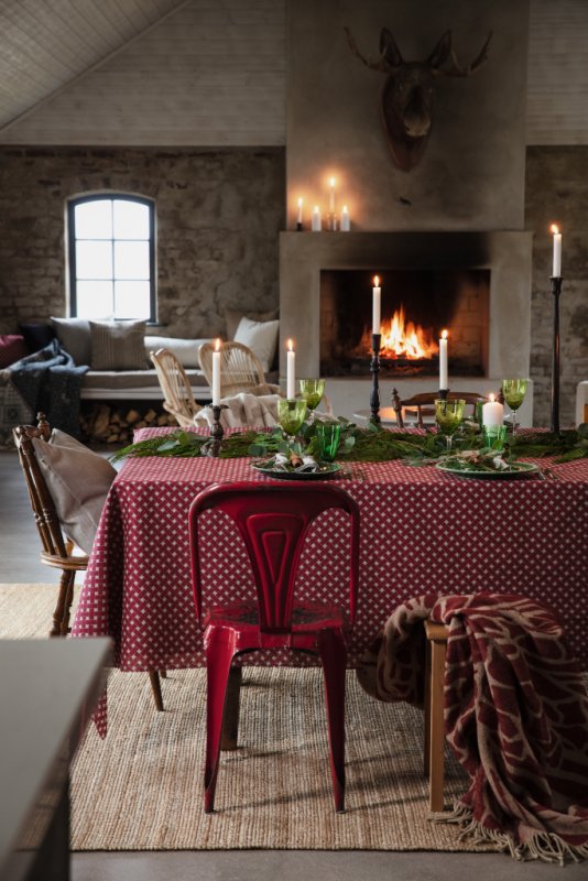 Almedahls Korg, duk, röd, 145x250cm